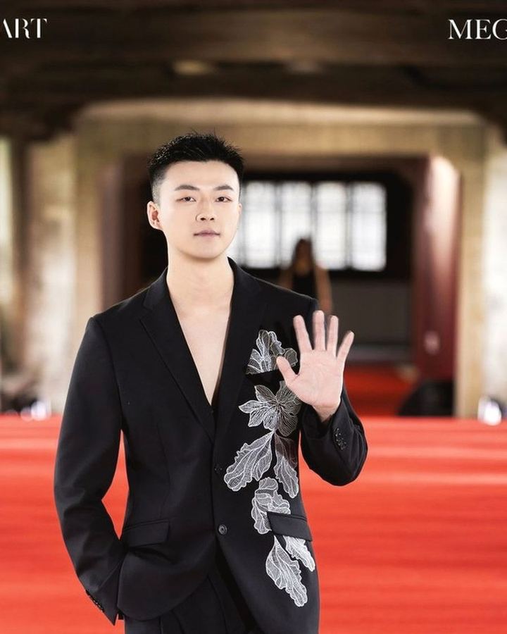 Jimmy 出席芭莎艺术年度美学盛典红毯